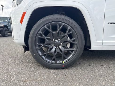 New 2026 Jeep Grand Cherokee L Summit image 9