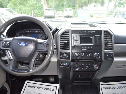 Used 2018 Ford F250 XL w/ Power Equipment Group AWD/4WD image 19