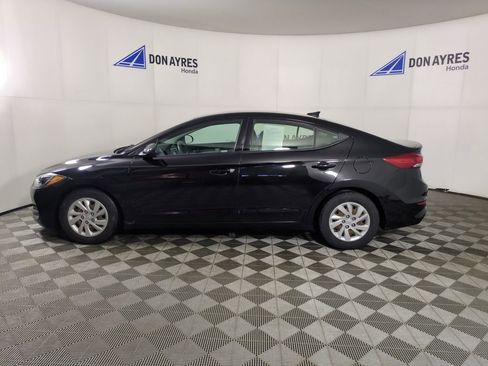 Used 2017 Hyundai Elantra SE image 2