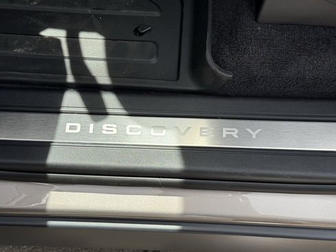 New 2025 Land Rover Discovery Dynamic SE image 15