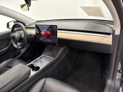 Used 2022 Tesla Model Y Long Range image 42