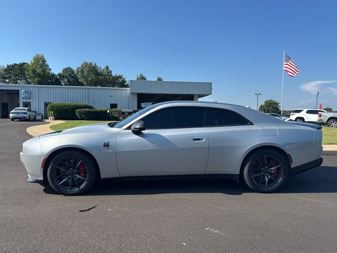 Used 2024 Dodge Charger Daytona Scat Pack w/ Plus Group AWD/4WD image 8