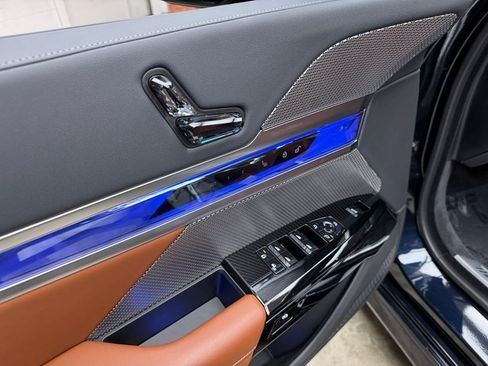 Certified 2025 BMW 760i xDrive image 11