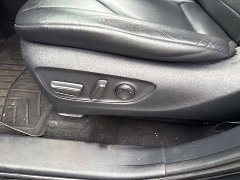 Used 2021 Toyota Highlander XLE image 27