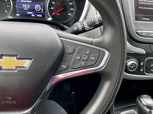 Used 2020 Chevrolet Equinox LT image 19
