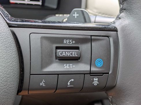 Used 2024 Nissan Rogue SL FWD image 31