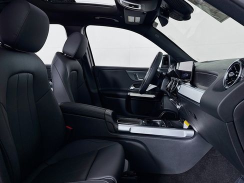 New 2026 Mercedes-Benz GLB 250 image 6