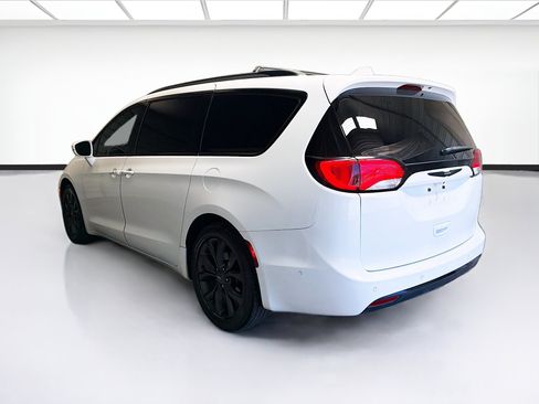Used 2019 Chrysler Pacifica Limited w/ Advanced Safetytec Group FWD image 6