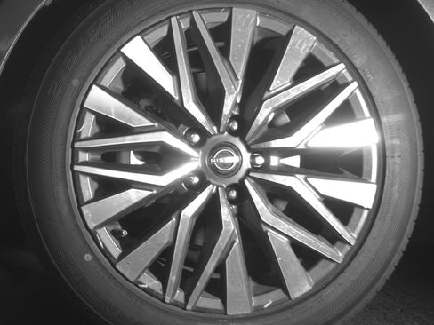 Used 2025 Nissan Altima 2.5 SV FWD image 12