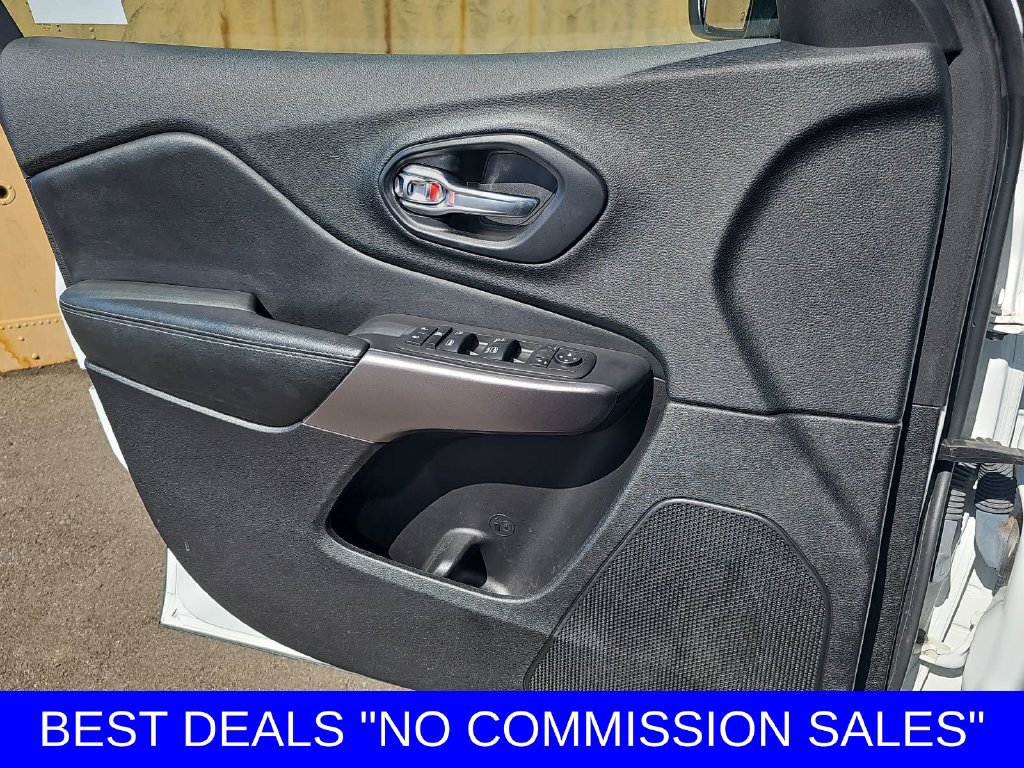 Used 2021 Jeep Cherokee Latitude Lux w/ Comfort/Convenience Group AWD/4WD image 26