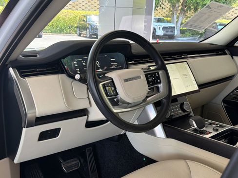 Used 2023 Land Rover Range Rover SE AWD/4WD image 4