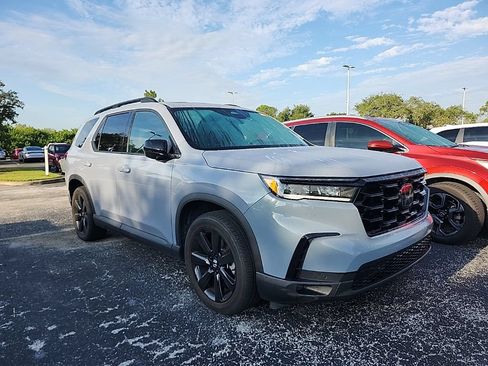 Used 2025 Honda Pilot Black Edition image 1