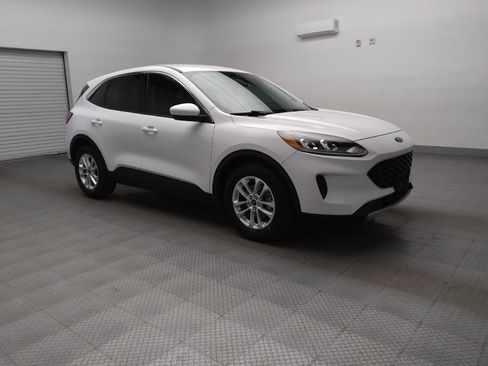 Used 2020 Ford Escape SE image 13