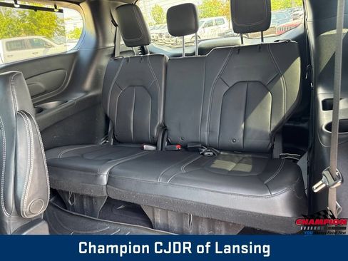 Used 2020 Chrysler Pacifica Touring-L w/ Advanced Safetytec Group FWD image 13