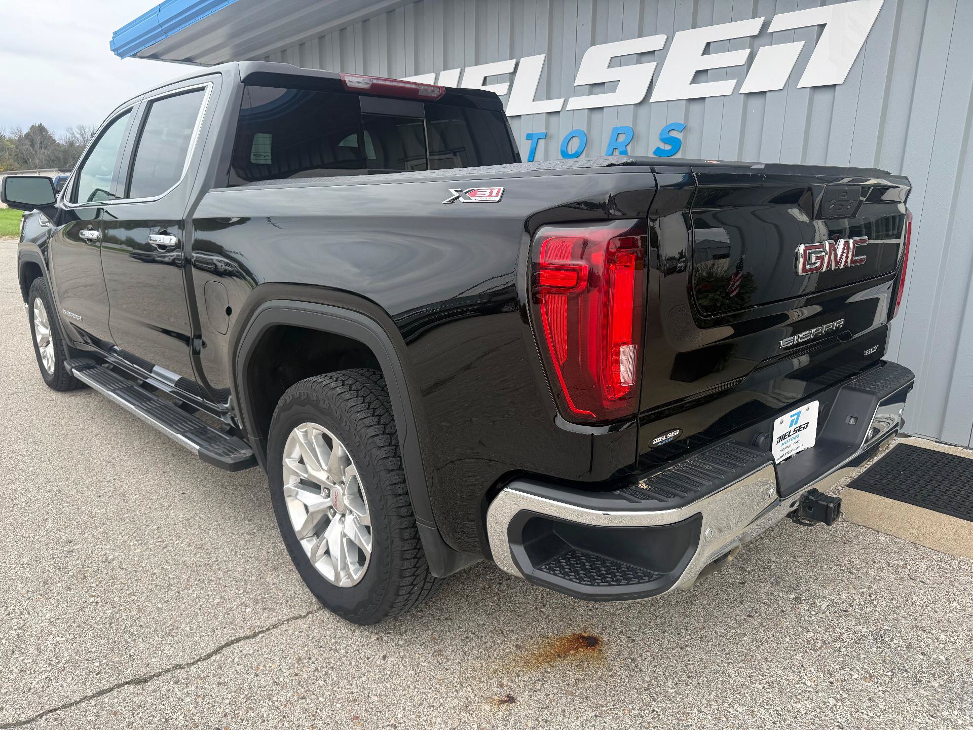 Used 2021 GMC Sierra 1500 SLT w/ SLT Premium Plus Package AWD/4WD image 8