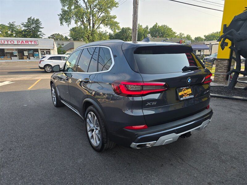 Used 2021 BMW X5 xDrive40i w/ Premium Package AWD/4WD image 2