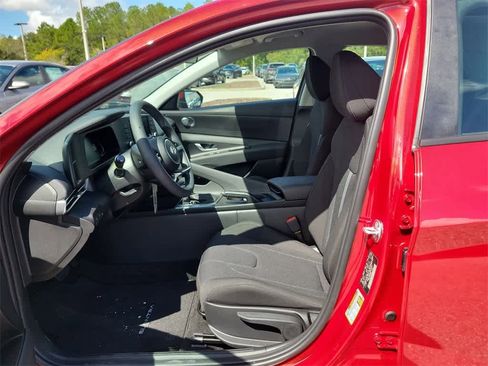 New 2025 Hyundai Elantra SE image 22
