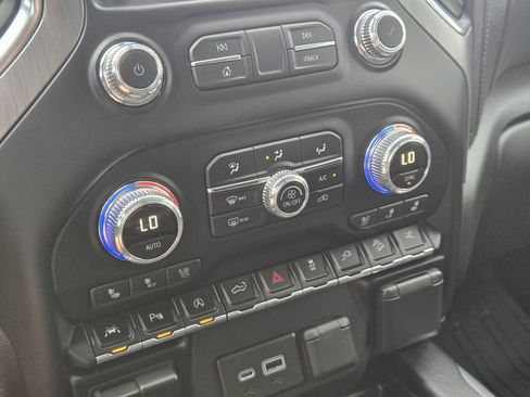 Used 2019 GMC Sierra 1500 Denali w/ Denali Ultimate Package AWD/4WD image 13