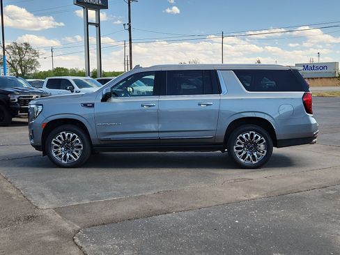 Used 2023 GMC Yukon XL Denali Ultimate w/ LPO, Floor Liner Package AWD/4WD image 2