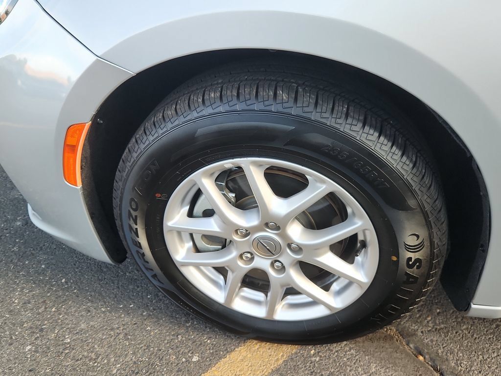 Used 2024 Chrysler Pacifica Touring-L FWD image 17