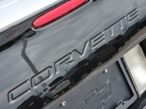 Used 1999 Chevrolet Corvette Coupe w/ Memory Pkg RWD image 11