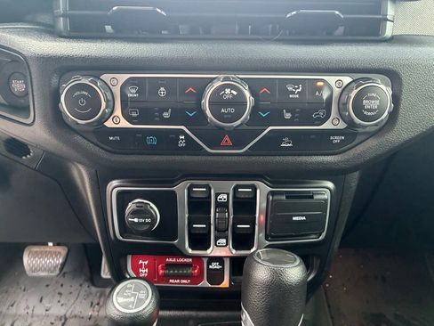 Used 2024 Jeep Wrangler Unlimited AWD/4WD image 21