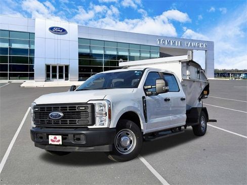 Used 2023 Ford F250 XL image 1