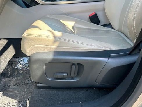 Used 2019 Land Rover Range Rover Velar R-Dynamic SE AWD/4WD image 20
