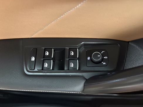 Used 2022 Volkswagen Tiguan SE AWD/4WD image 12