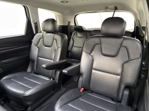 Certified 2025 Kia Telluride S FWD image 3