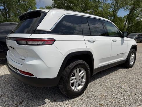 Used 2023 Jeep Grand Cherokee Laredo RWD image 4