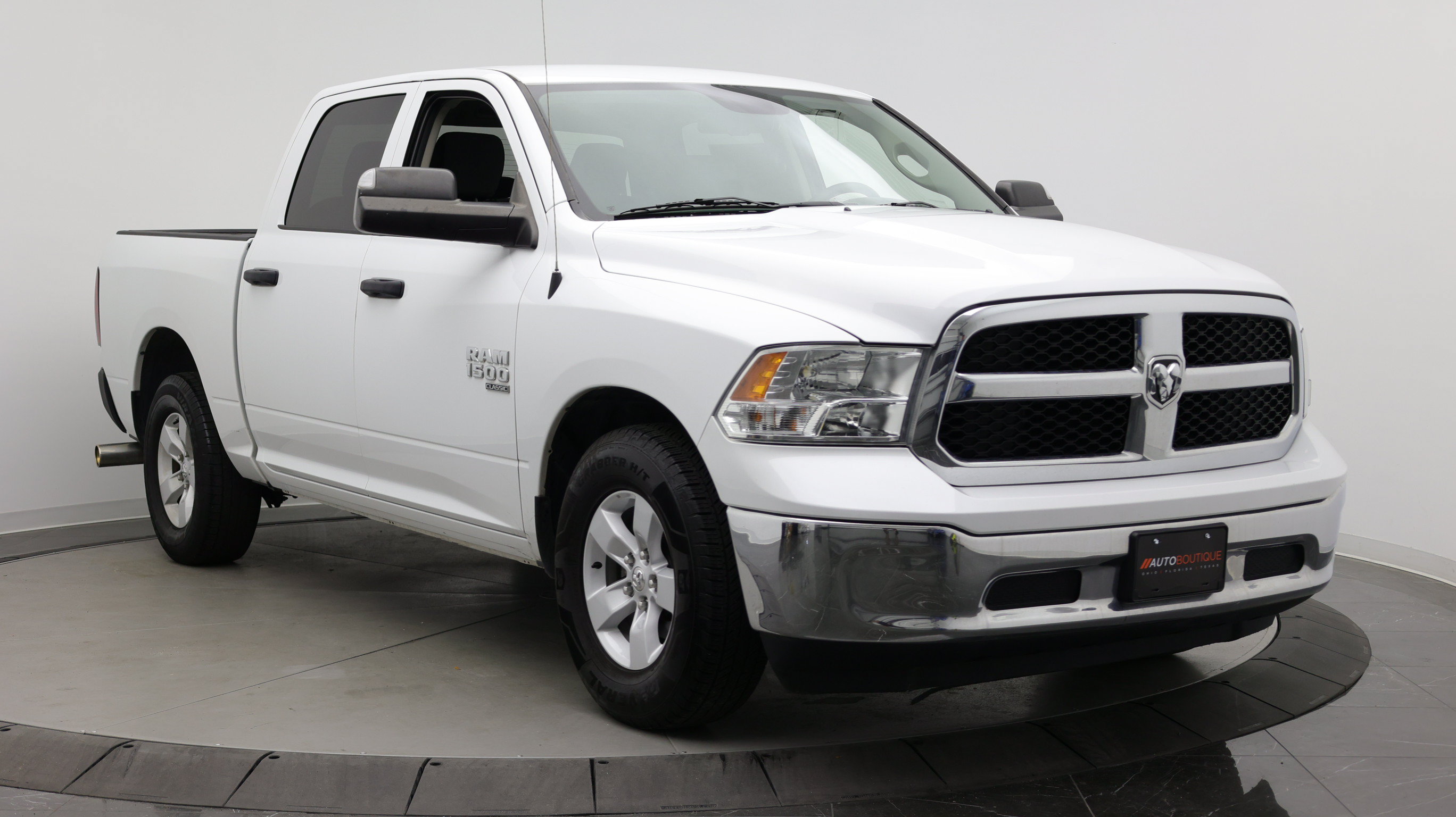 Used 2022 RAM 1500 Classic SLT w/ Trailer & Traction Group RWD image 3