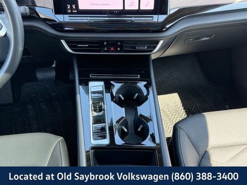 Used 2024 Volkswagen Atlas SE AWD/4WD image 16
