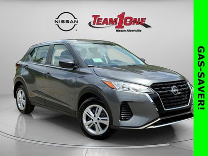 New 2025 Nissan Kicks Play S