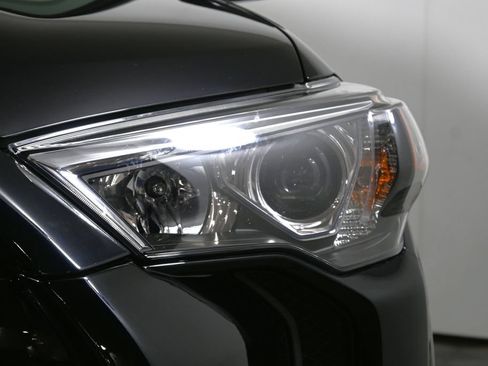 Used 2023 Toyota 4Runner SR5 Premium w/ Moonroof Package AWD/4WD image 11