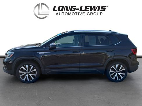 Used 2023 Volkswagen Taos SE FWD image 2