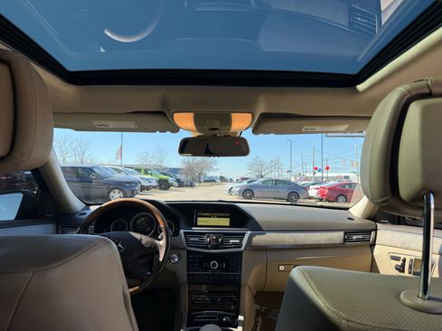 Used 2011 Mercedes-Benz E 550 Sedan image 23