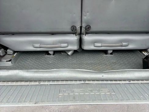 Used 2000 Lexus LX 470 4WD image 29