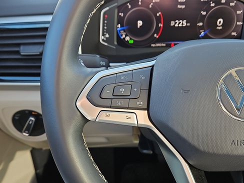 Certified 2023 Volkswagen Atlas SE w/ Panoramic Sunroof Package image 18