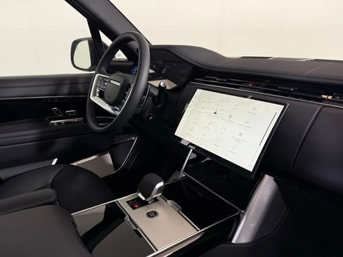 New 2025 Land Rover Range Rover SE image 40