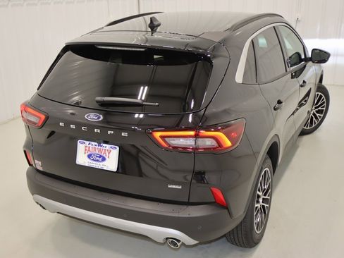 Certified 2024 Ford Escape SE image 31