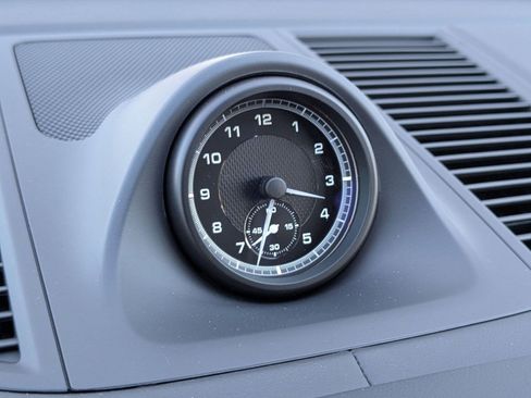 New 2026 Porsche Macan image 21