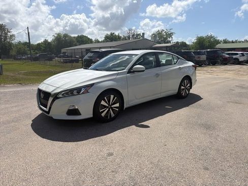 Used 2022 Nissan Altima 2.5 SV image 2