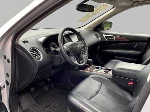 Used 2020 Nissan Pathfinder Platinum AWD/4WD image 17