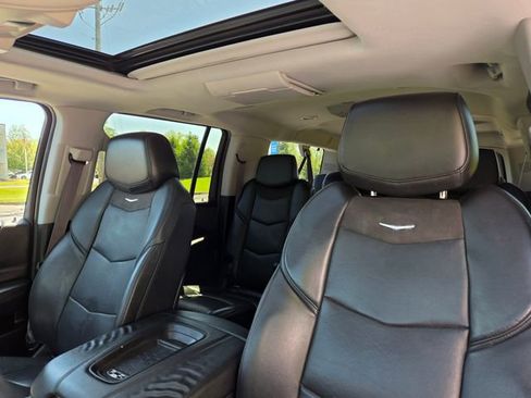 Used 2017 Cadillac Escalade ESV Premium Luxury AWD/4WD image 8