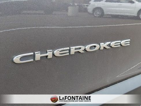 Used 2019 Jeep Cherokee Limited image 10