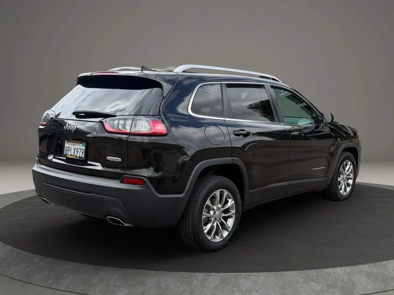 Used 2019 Jeep Cherokee Latitude Plus FWD image 5