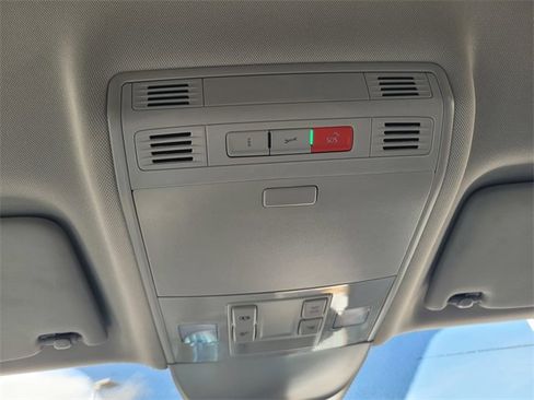 Used 2024 Volkswagen Taos SE image 22