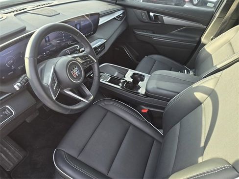 Used 2025 Buick Enclave Preferred w/ Power Package image 21