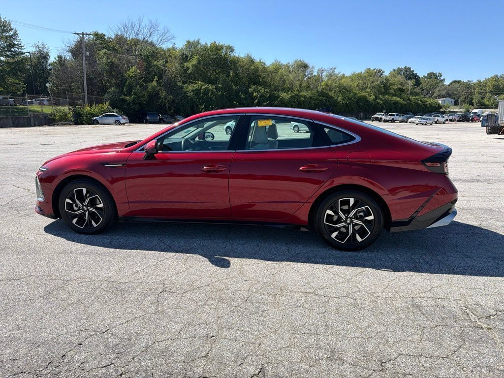 Used 2025 Hyundai Sonata SEL FWD image 6
